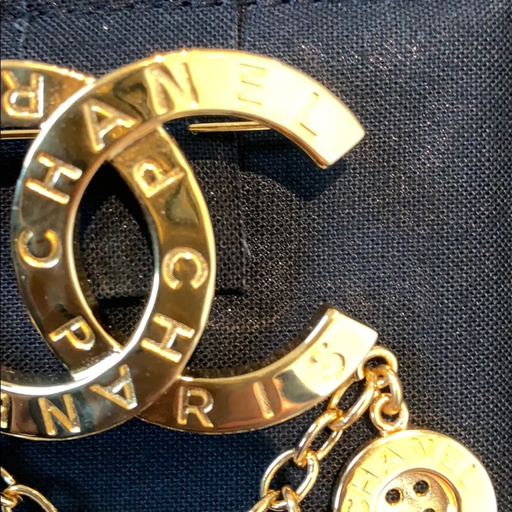 Sold out Chanel Broch - Picture 3 of 6